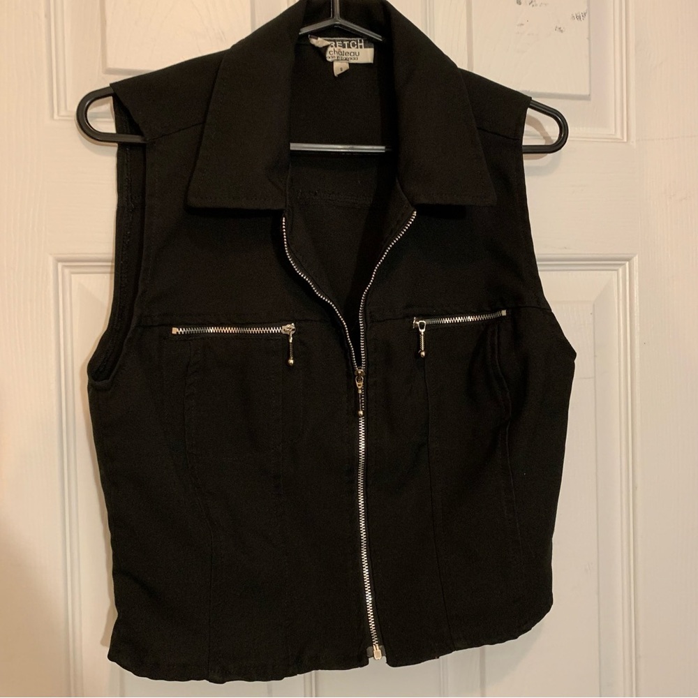 Le Chateau Black Vest with Sleeveless Design and Full-Length Zipper - Picture 2 of 4